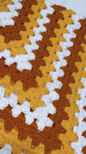 Cargar imagen en el visor de la galería, PLUSH BABY BLANKET

