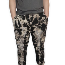 Cargar imagen en el visor de la galería, WOOL LINED TIE DYE SWEATPANTS - DARK GANYMEDE
