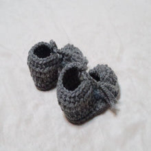 Load image into Gallery viewer, TASSEL TRAVEL BABY SANDALS
