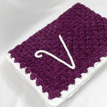 Cargar imagen en el visor de la galería, PLUSH BABY BLANKET
